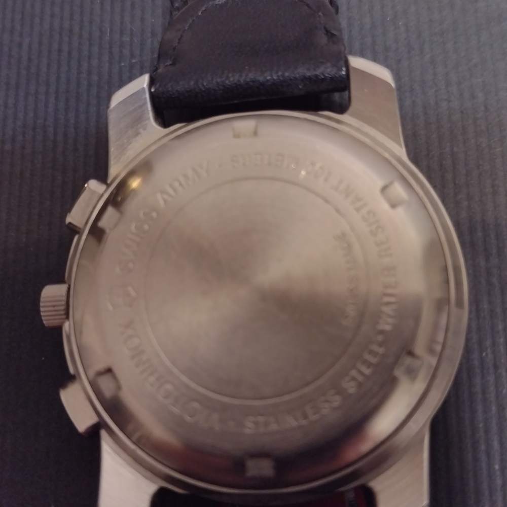 Swiss Army Watch - Picture 2 of 8
